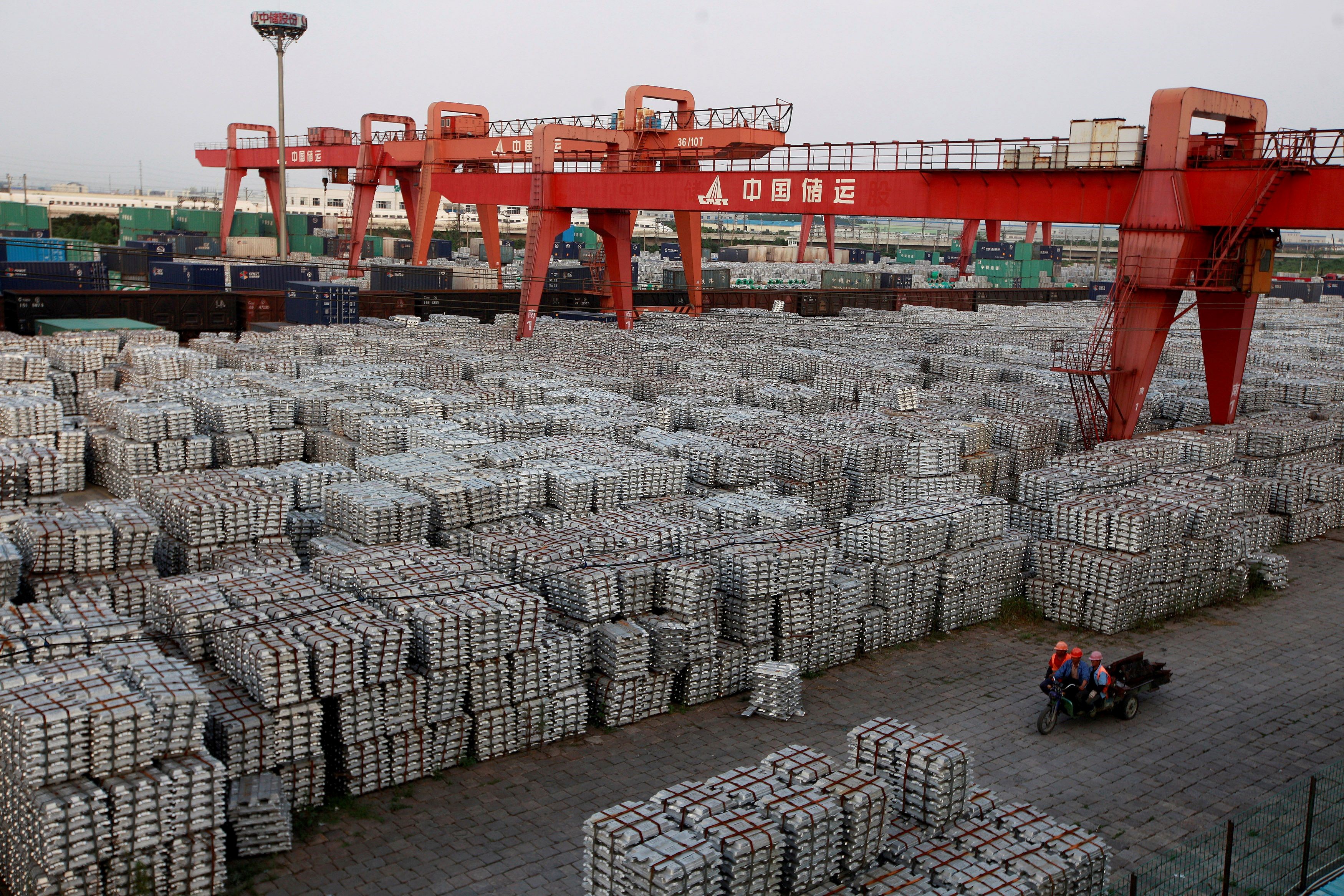 23年9月中国铝产量环比下降2.8%，但日均产量增长554吨